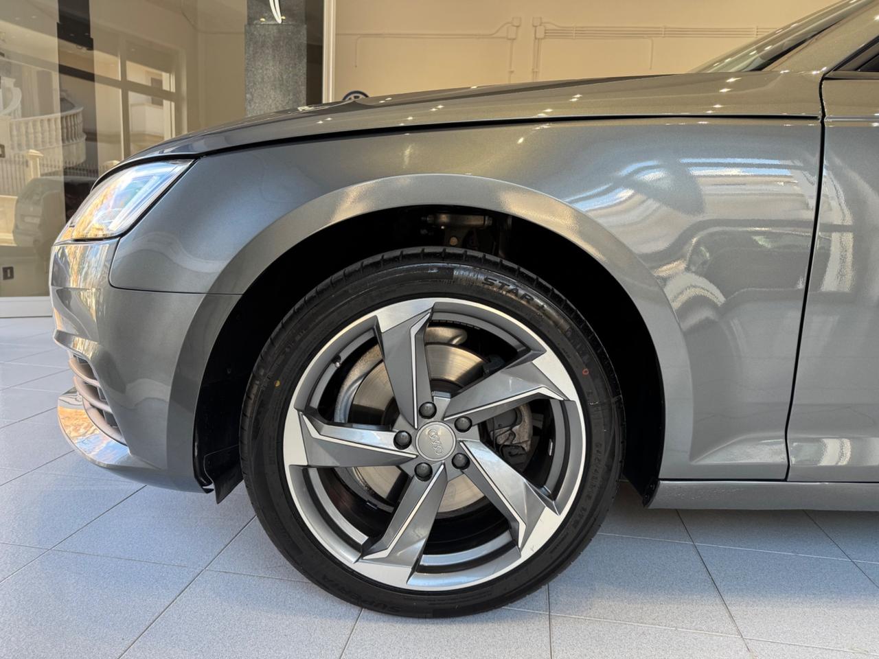 Audi A4 35 TDI S tronic Business “Matrix”