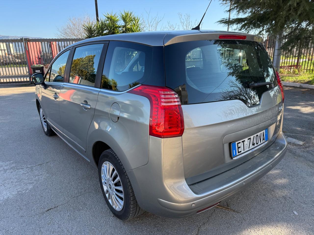 Peugeot 5008 1.6 HDi 115CV Allure