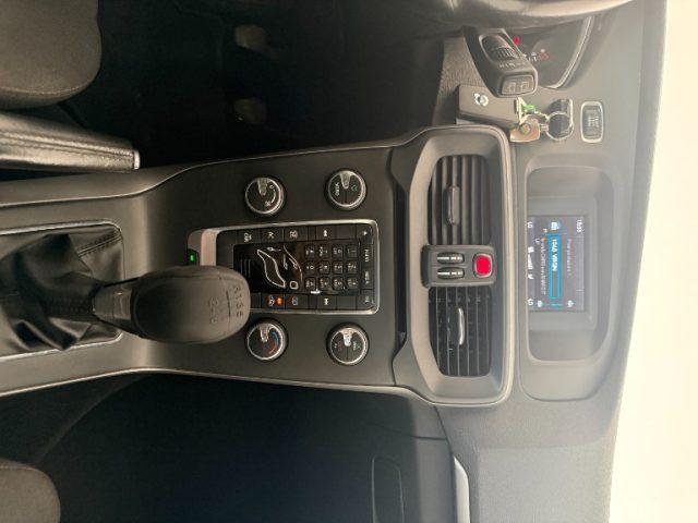 VOLVO V40 T2 Summum