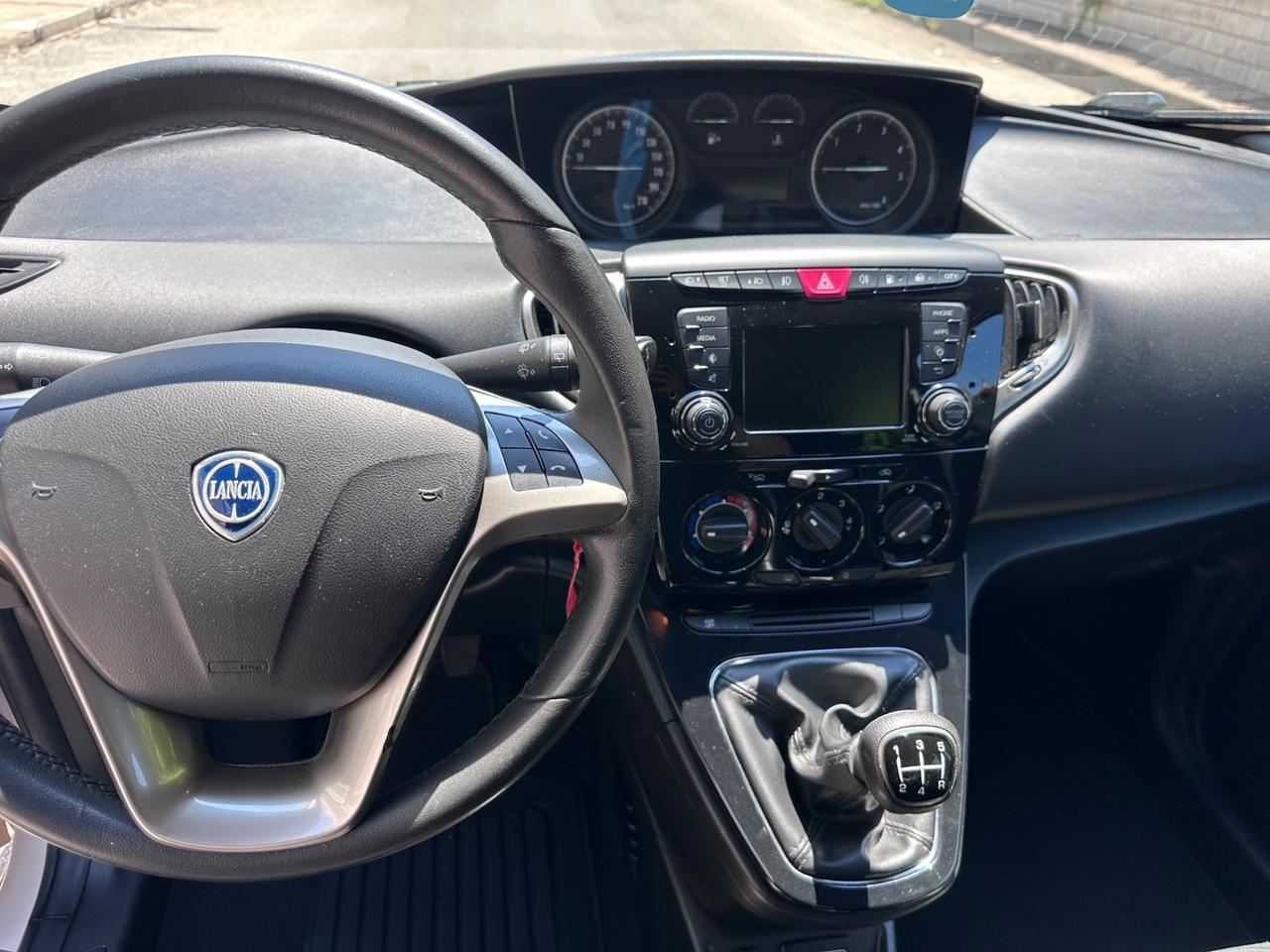 Lancia Ypsilon 1.3 MJT 95 CV Euro 6 Gold –MY2016