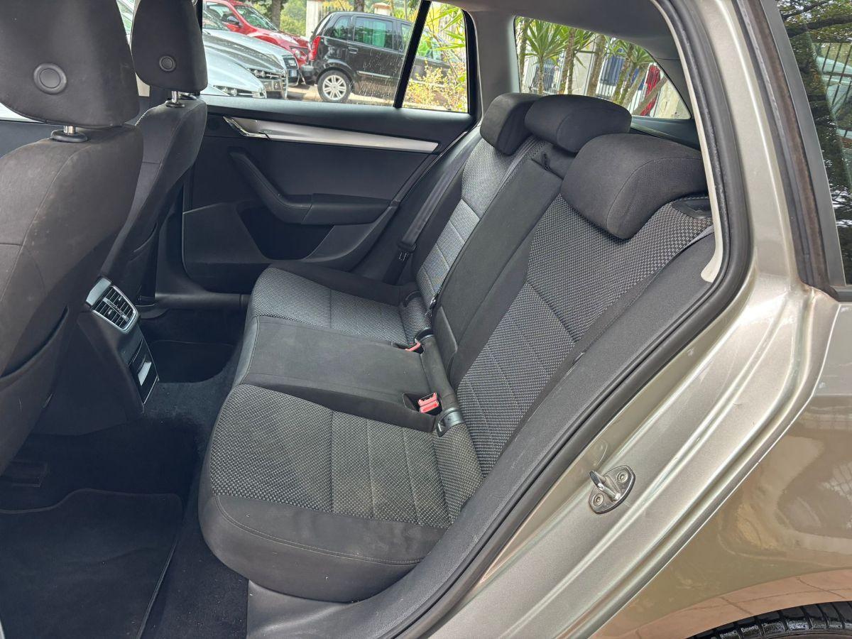 Skoda Octavia 1.6 TDI 105cv DSG Ambition Wagon