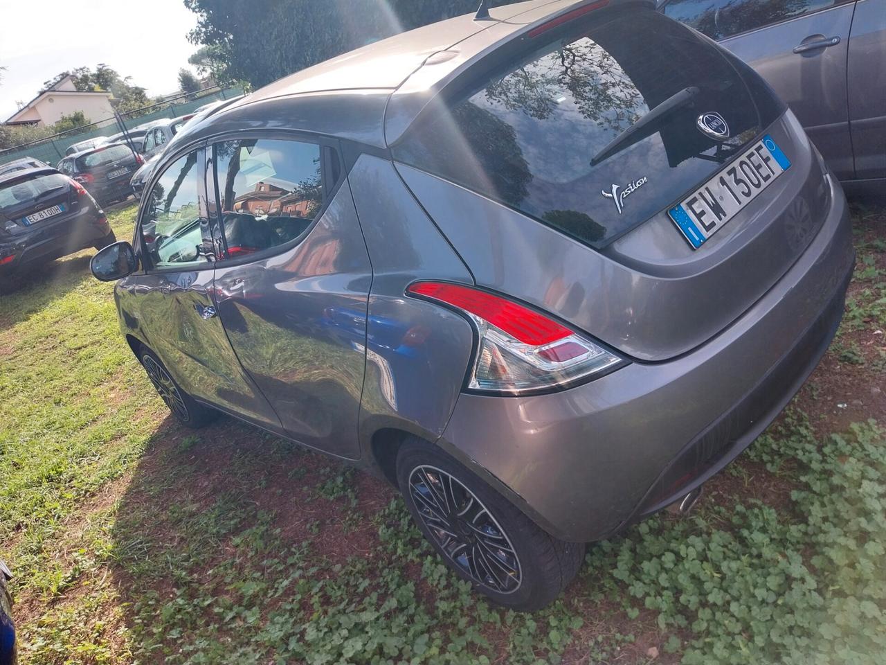 Lancia Ypsilon 1.2 69 CV 5 porte Gold