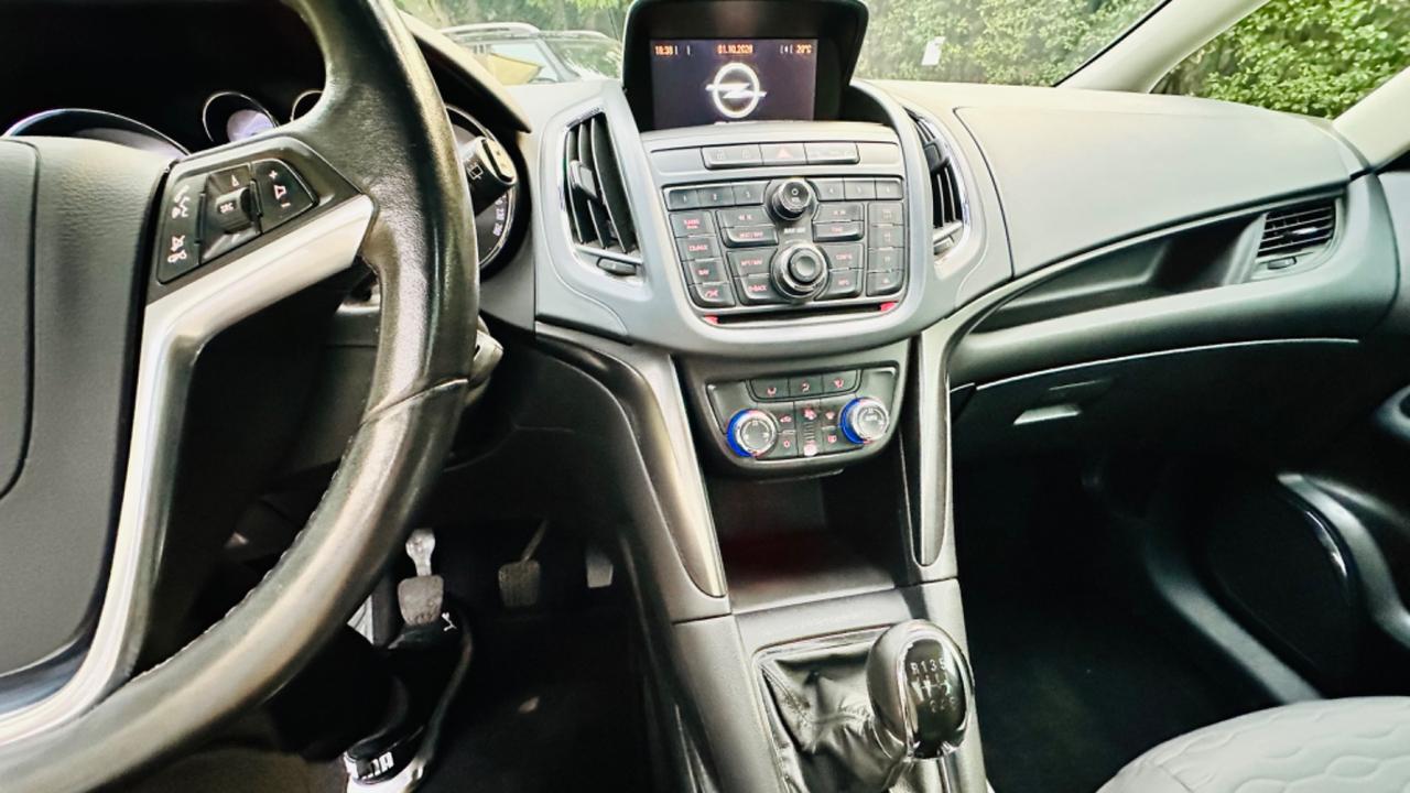 Opel Zafira Tourer 2.0 CDTi 130CV. 7 posti. Multispazio