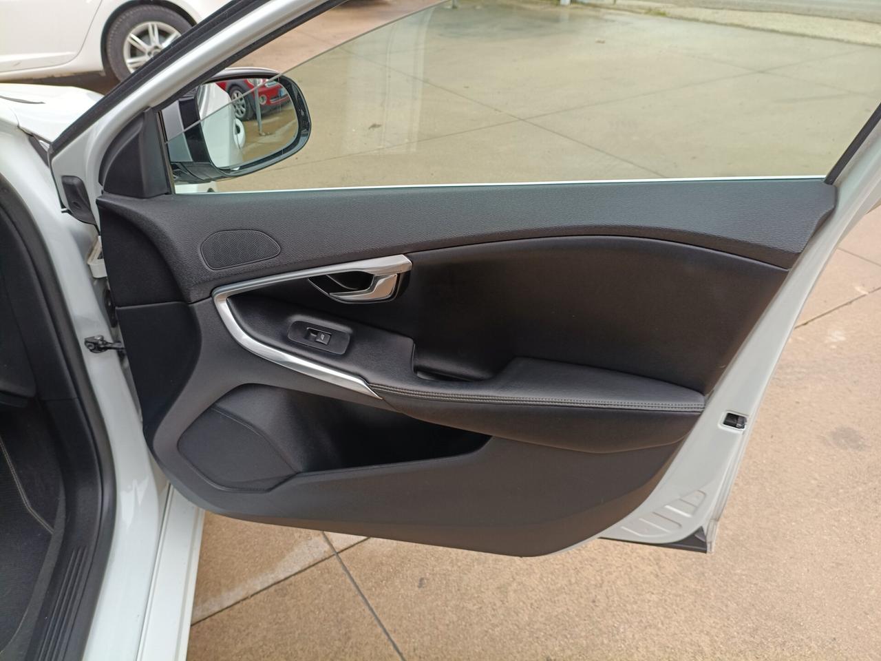 Volvo V40 D2 R-design Momentum