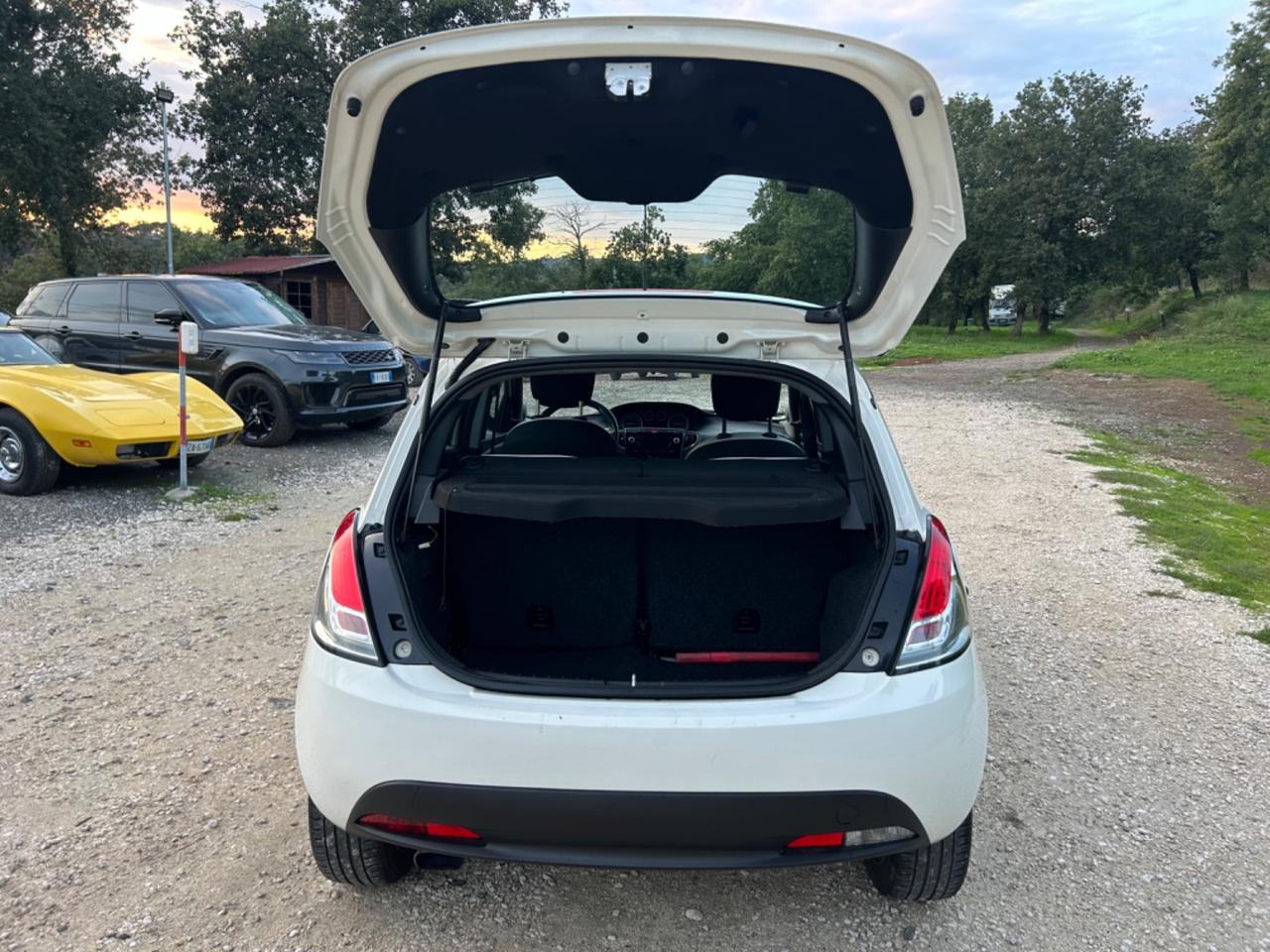 Lancia Ypsilon 1.2 69 CV 5 porte Silver