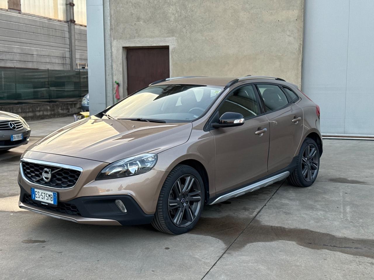 Volvo V40 Cross Country D2 1.6 Summum