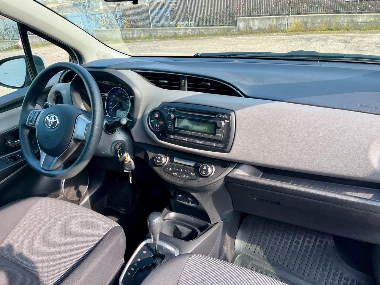 Toyota Yaris 1.5h 2015 61.000km pari al nuovo