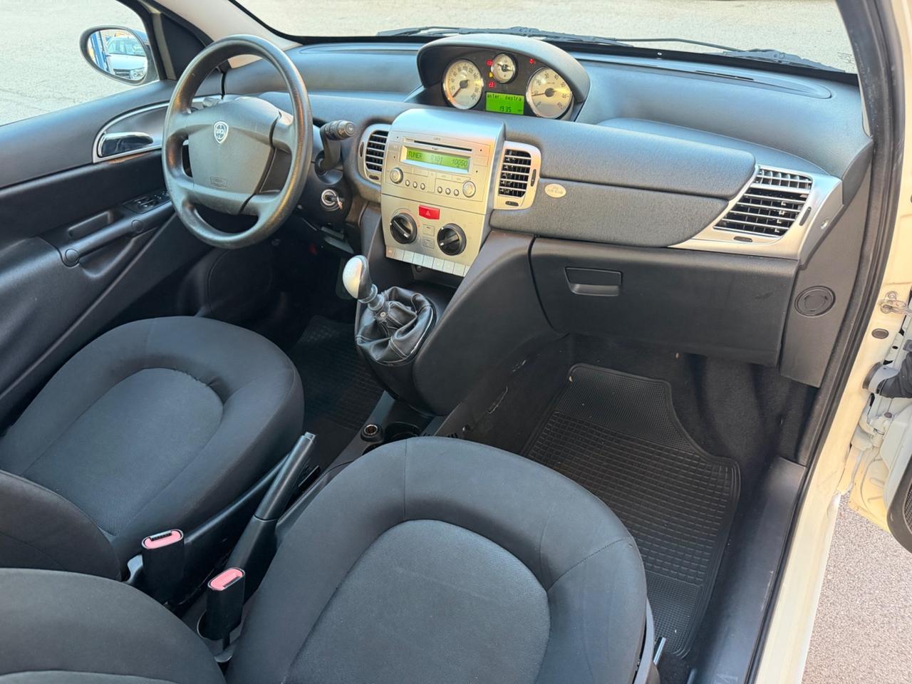 Lancia Ypsilon 1.2 benzina 69 cv 2011