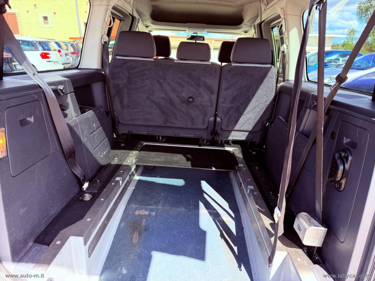 VOLKSWAGEN Caddy 1.6 TDI 102 CV Trendline Maxi CON PEDANA PER DISABILI