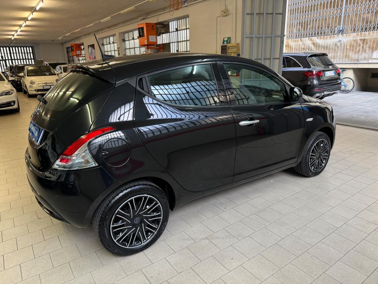 Lancia Ypsilon 1.0 FireFly 5 porte S&S Hybrid Ecochic Gold