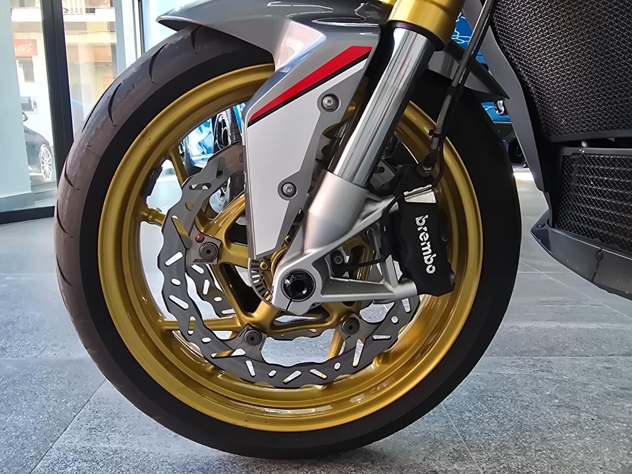 Bmw S1000XR Akrapovic 2016 Tua a 140€/MESE