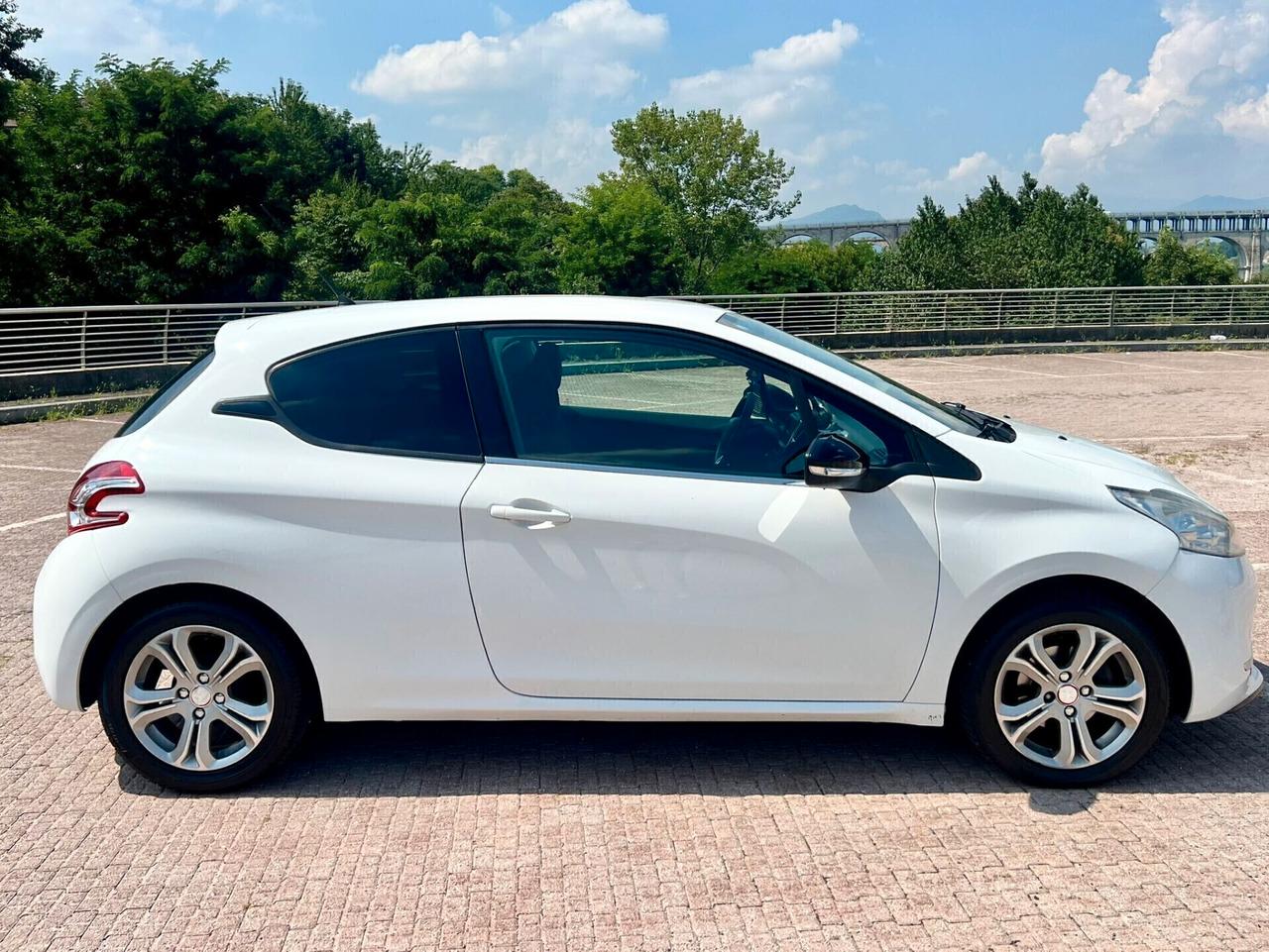 Peugeot 208 1.2 VTi 82 CV 3 NEOPATENTATI