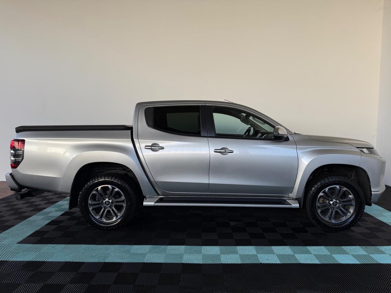 Mitsubishi L200 2.3 D Double Cab 4x4 Super Select Intense aut.