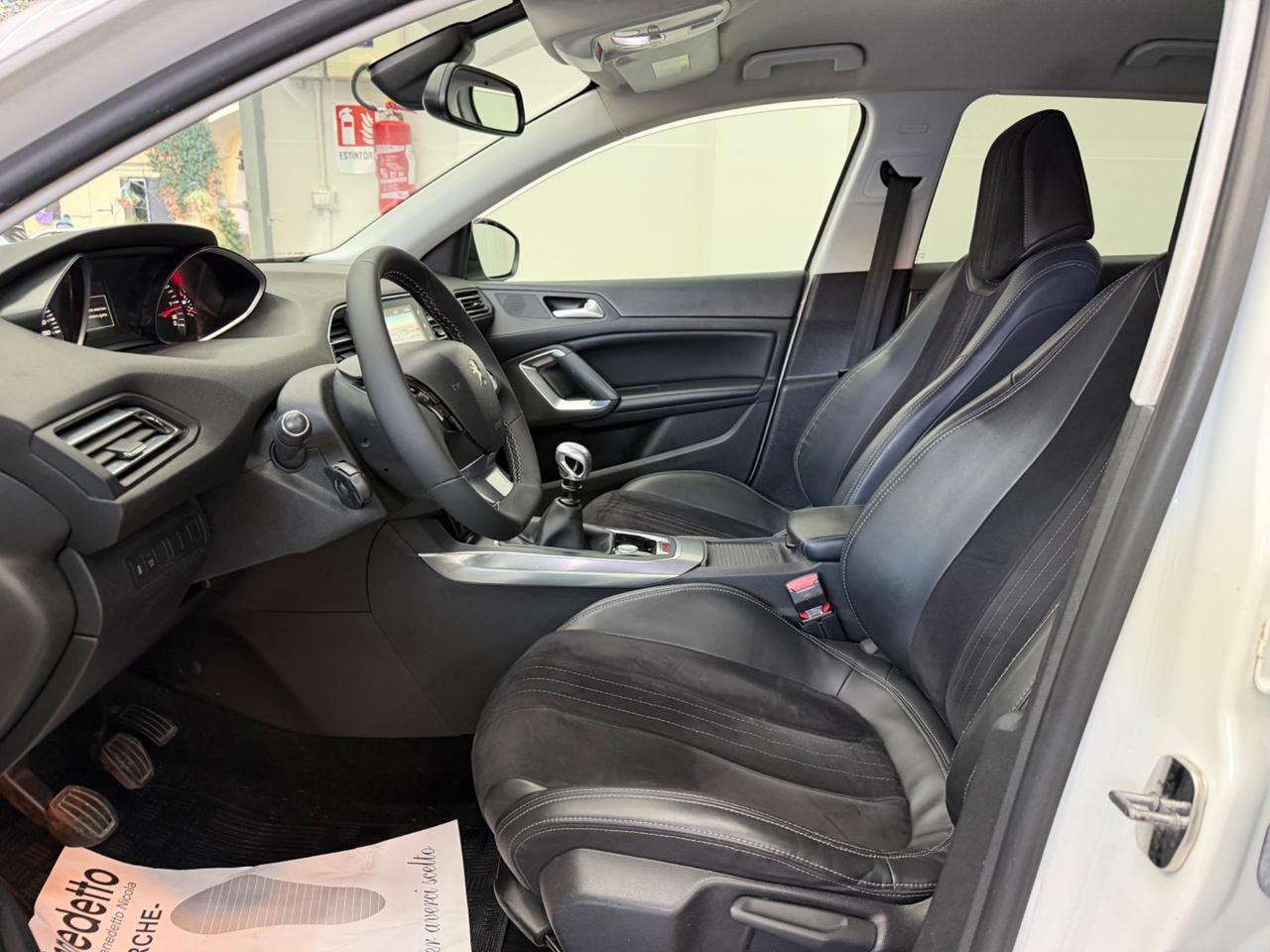 Peugeot 308 BlueHDi 120 S&S Allure