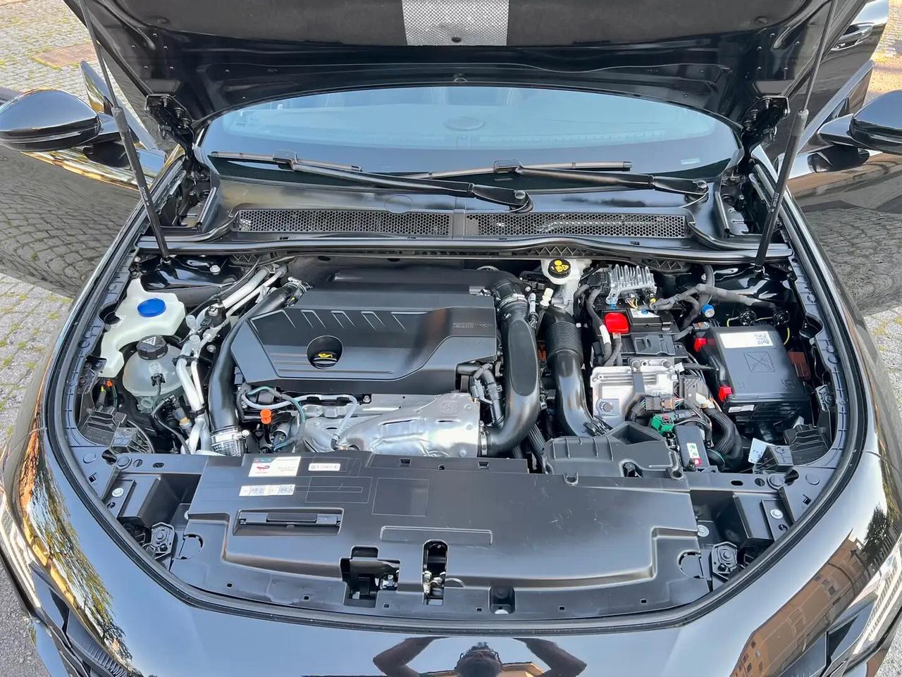 Peugeot 508 Plug-in Hybrid4 360 e-EAT8 SW Sport Engineered
