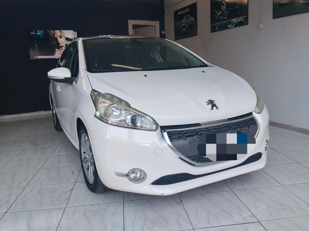 Peugeot 208 1.4 diesel 2013 CON GARANZIA