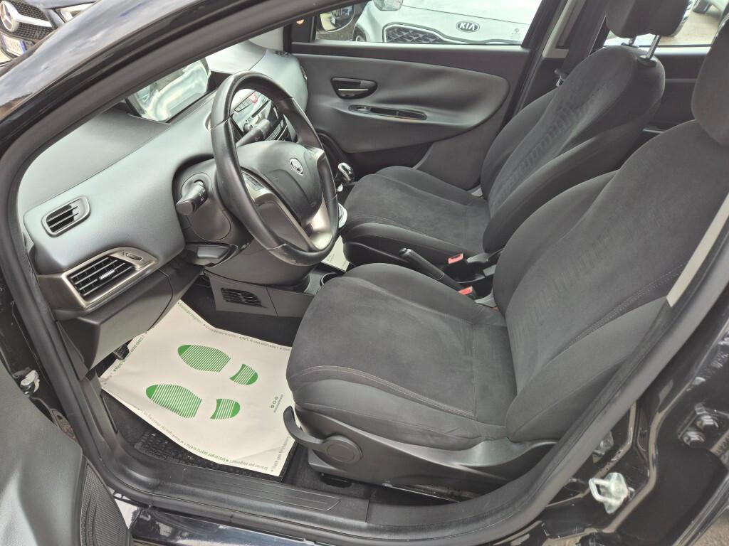 Lancia Ypsilon 1.2 69 CV GOLD UNICOPROPRI