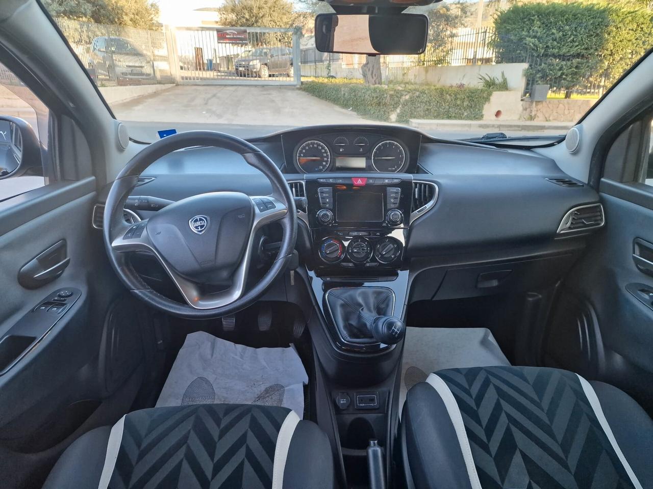 Lancia Ypsilon 1.2 69 CV 5 porte Platinum
