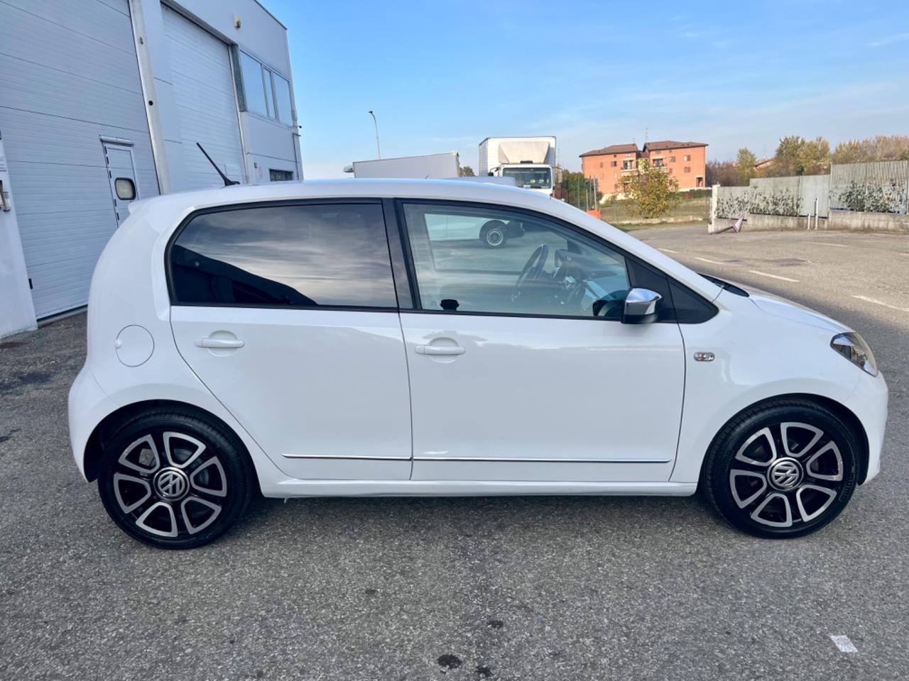 VW Up 1.0benz 2014 144.000km perfetta per neopatentati