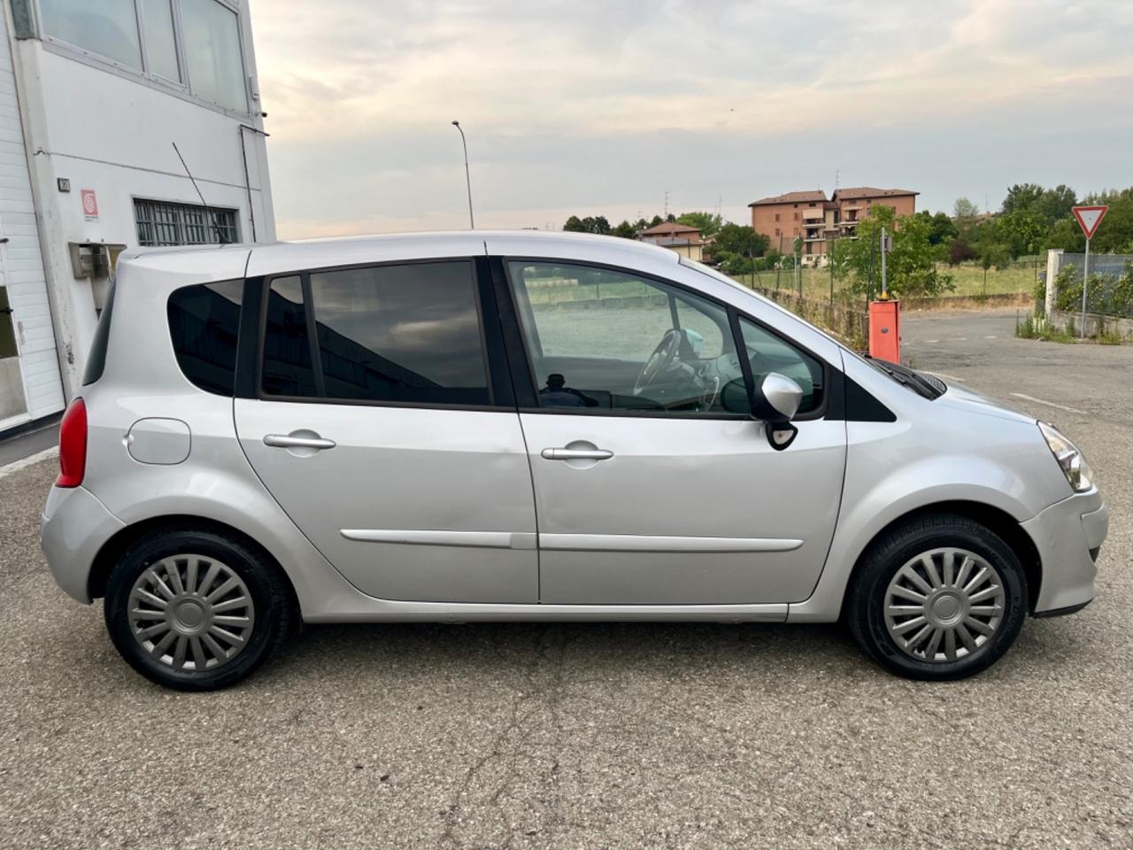 Renault Modus 1.2benz 2010 97.000km tutto fatto
