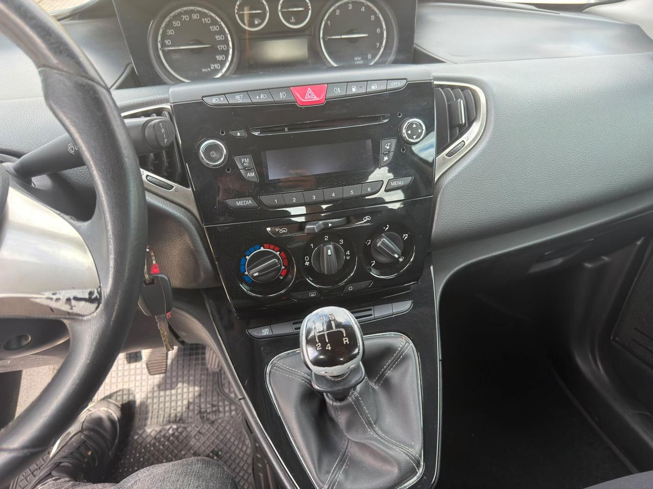 Lancia Ypsilon 0.9 TwinAir 85 CV 5 porte Metano Ecochic Gold