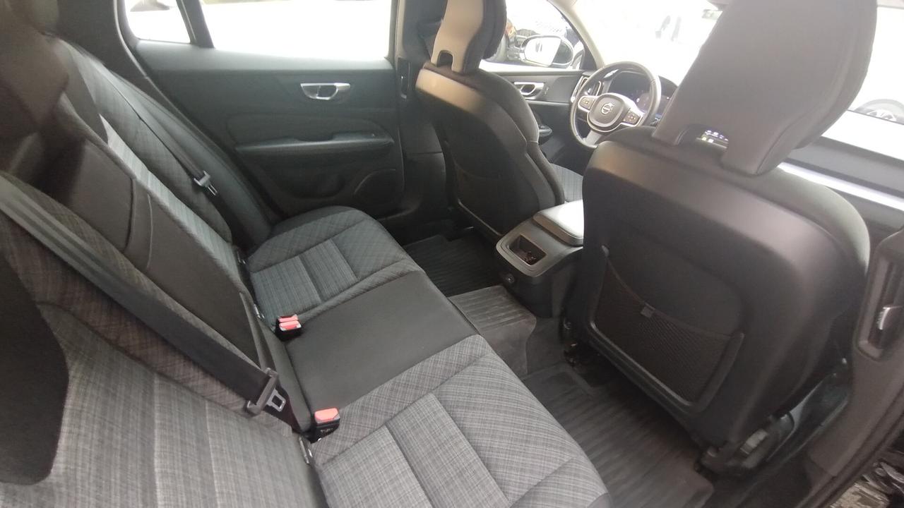 Volvo V60 2.0 MHEV Hybrid Core PROMMO