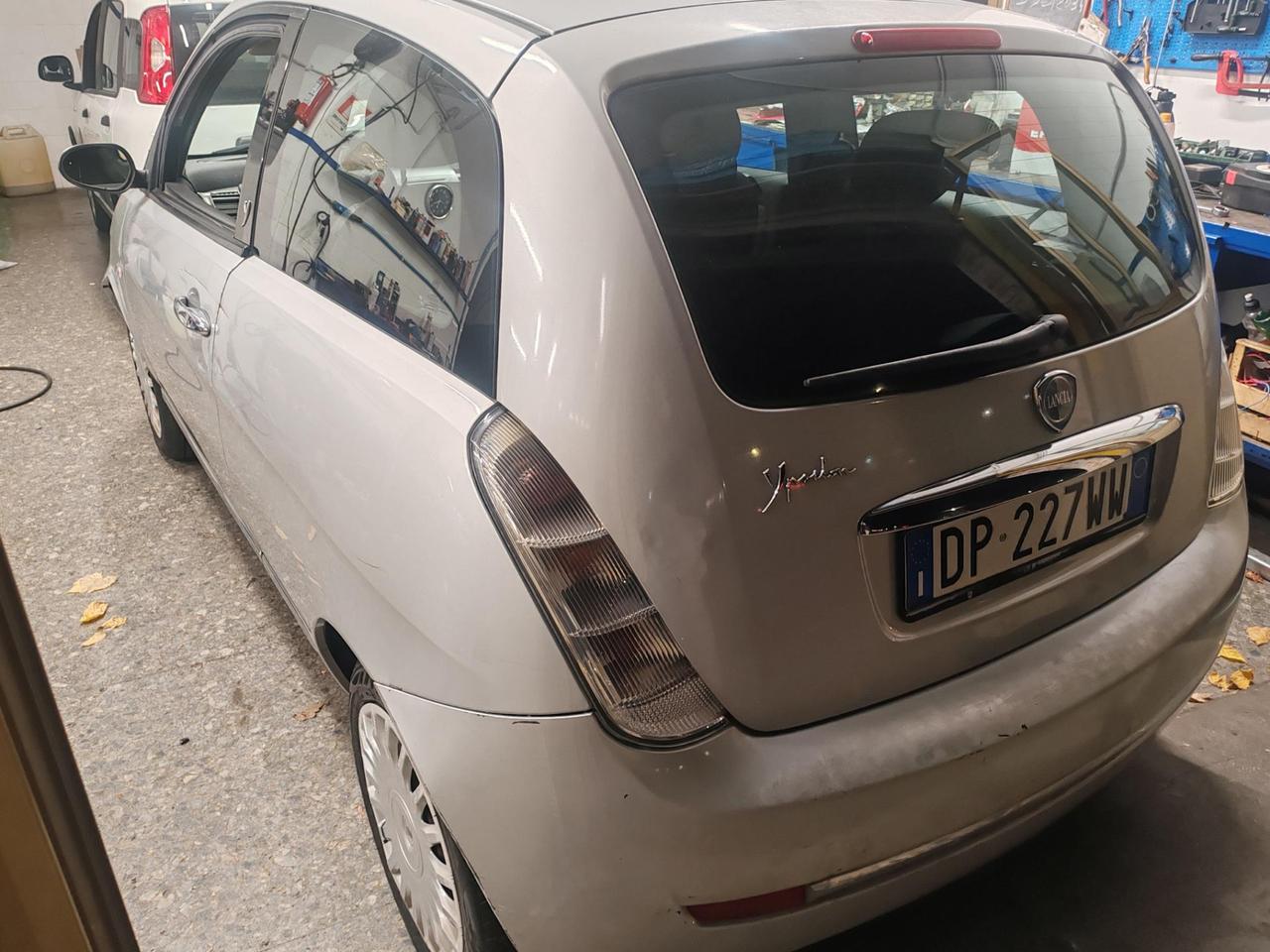 Lancia Ypsilon 3 Porte Ypsilon 1.2 8v Argento
