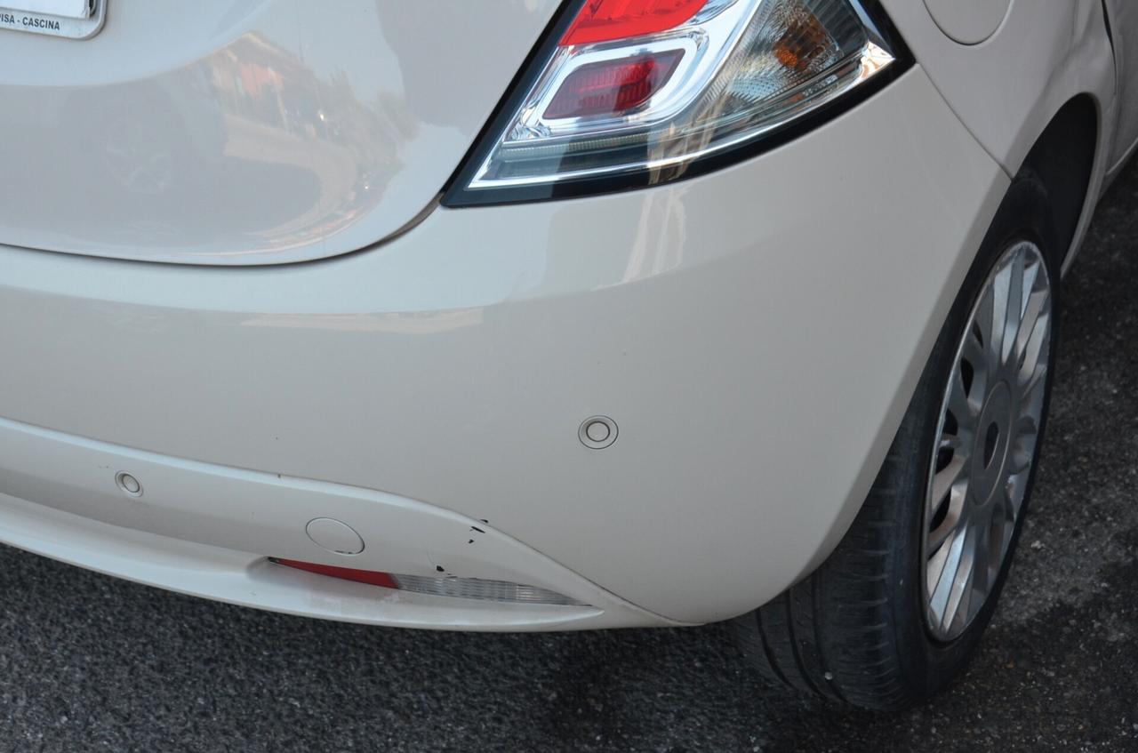 Lancia Ypsilon 1.2 69 CV 5 porte Gold