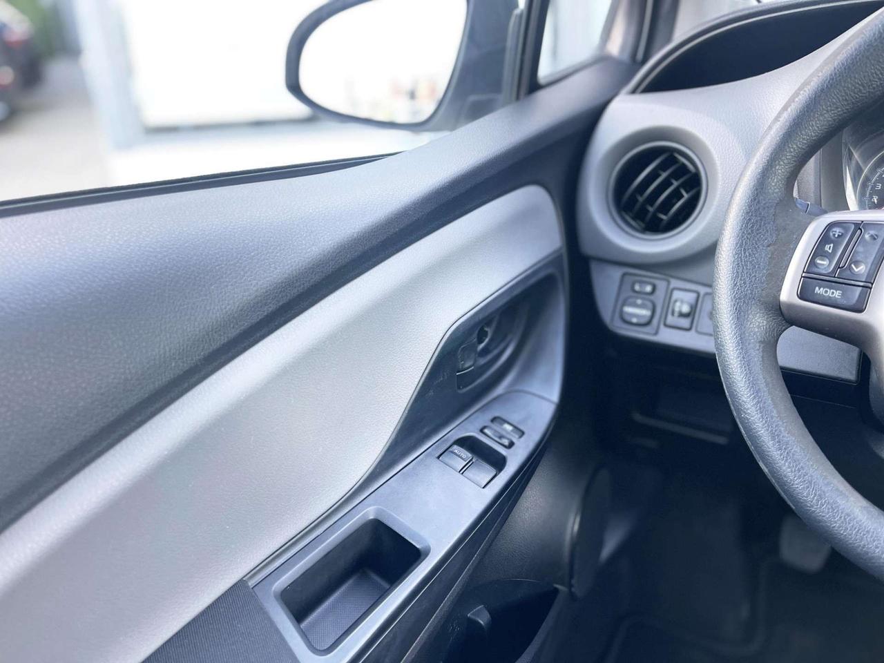 Toyota Yaris 1.0 Benzina 69CV E6 Neo - 2015