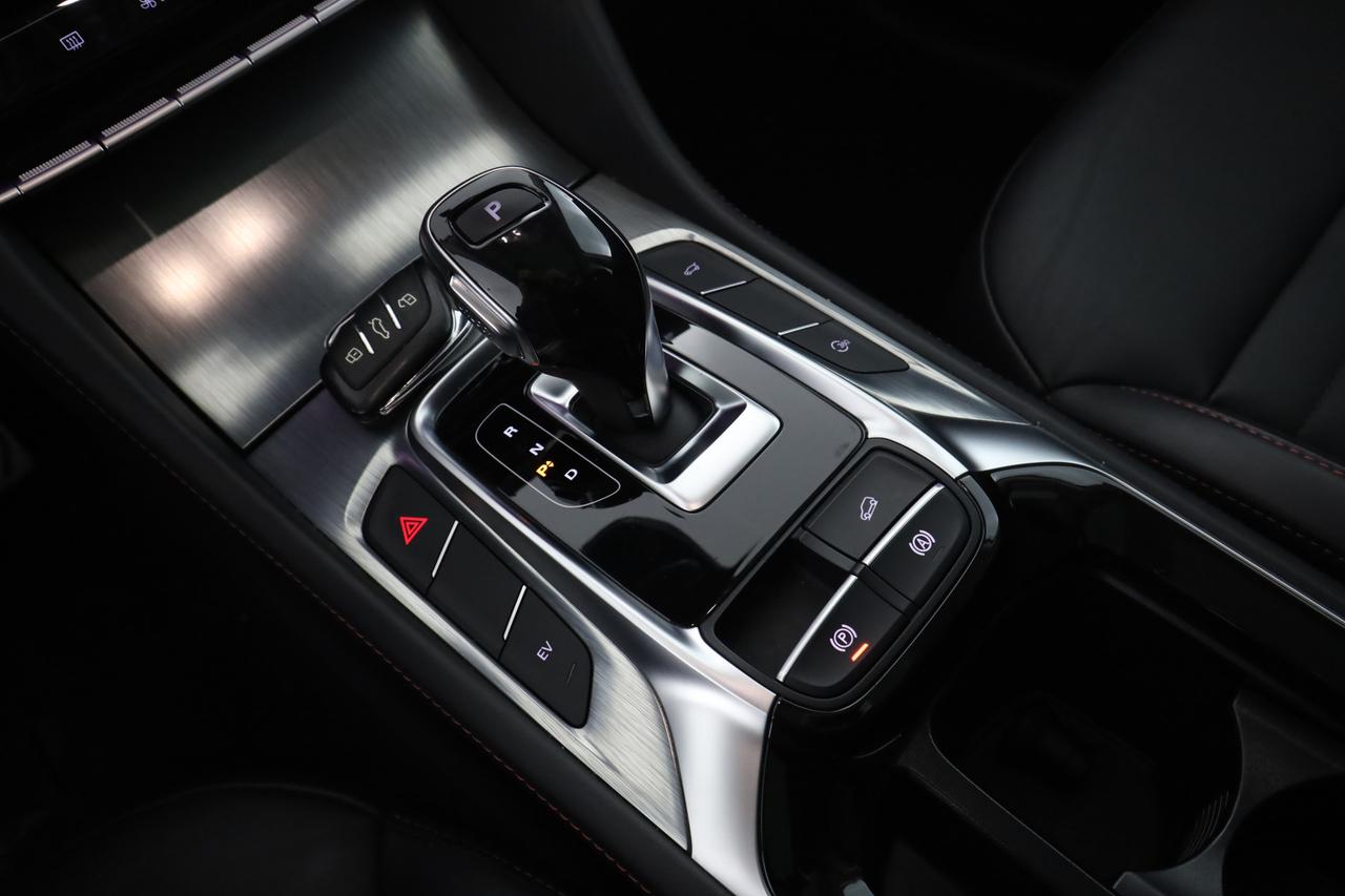 MG EHS Plug-in Hybrid Luxury