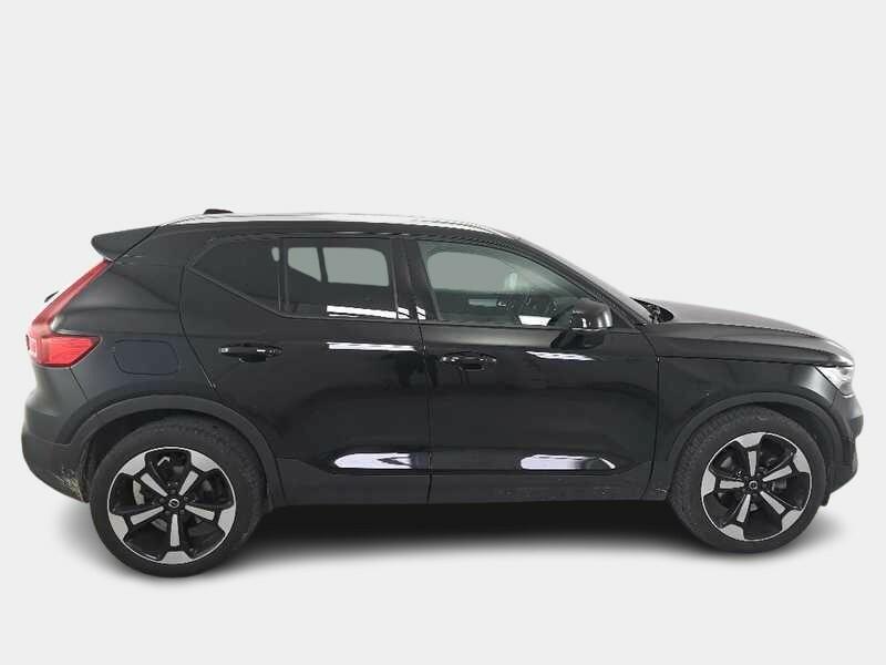 VOLVO XC40 B4 AWD automatico Momentum Pro