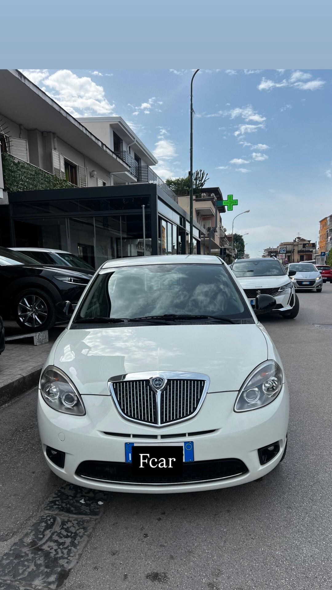 Lancia Ypsilon 1.2 69 CV Unyca