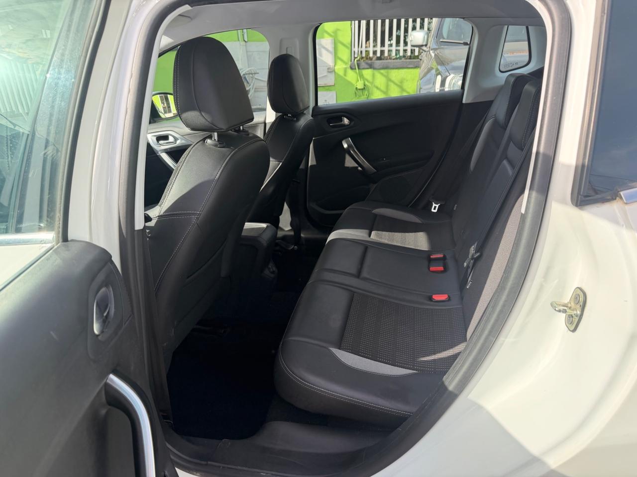 Peugeot 2008 1.6 e-HDi 115 CV Stop&Start Allure