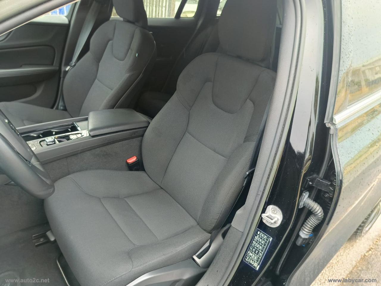 VOLVO V60 B4