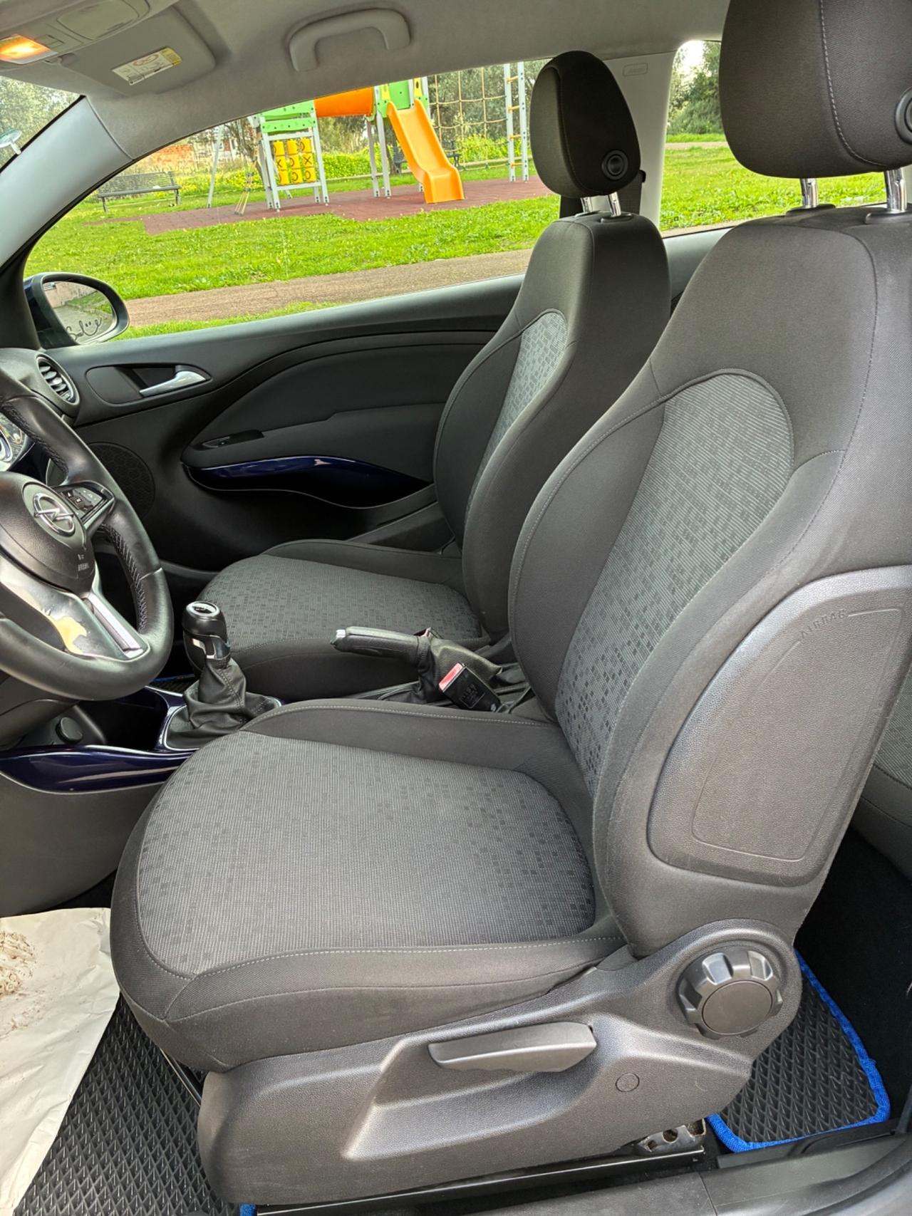 Opel Adam 1.2 70 CV White/Black Link