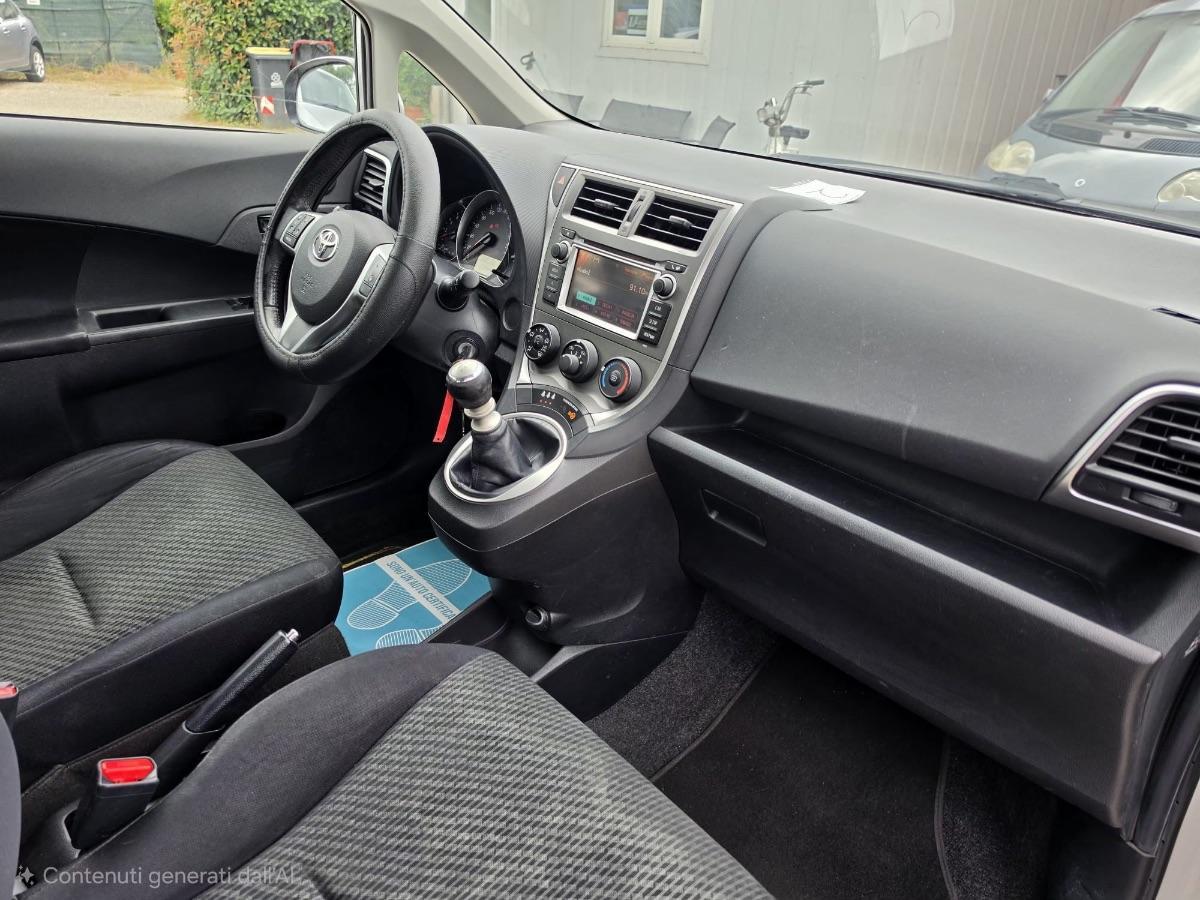 TOYOTA - Verso-S 1.4d Active mt