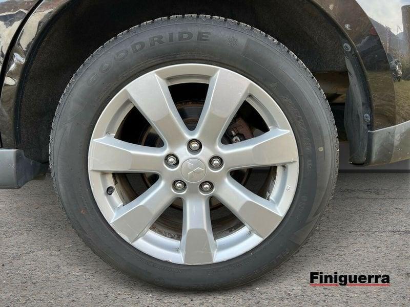 Mitsubishi Outlander Outlander 2.2 DI-D TC-SST Instyle DPF 7p