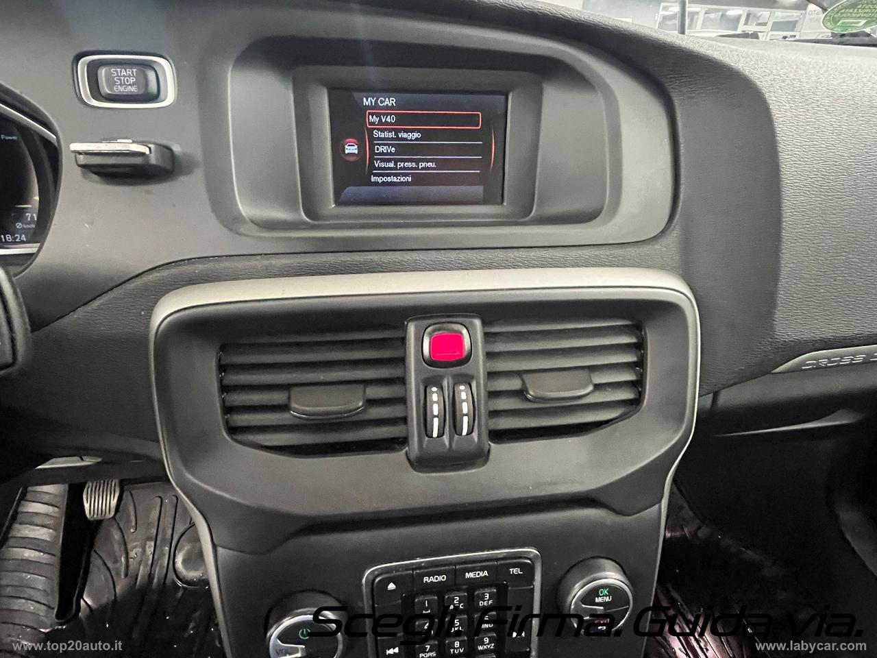 VOLVO V40 Cross Country D2 Kinetic|GANCIO TRAINO