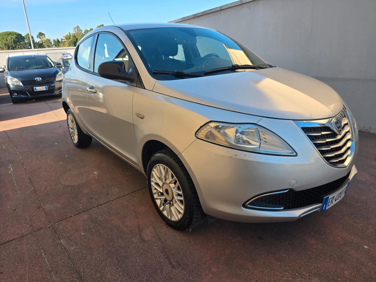 Lancia Ypsilon 0.9 TwinAir 85 CV 5 porte Metano Ecochic Elefantino