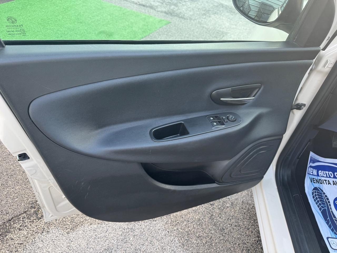 Lancia Ypsilon 1.2 69 CV 5 porte GPL Ecochic Silver