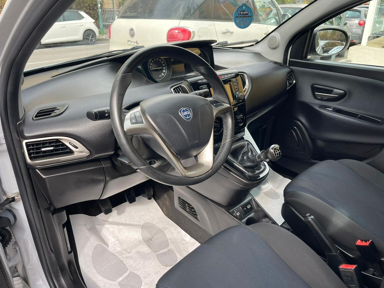 Ypsilon 1.2 69 CV 5 porte GPL Ecochic Gold