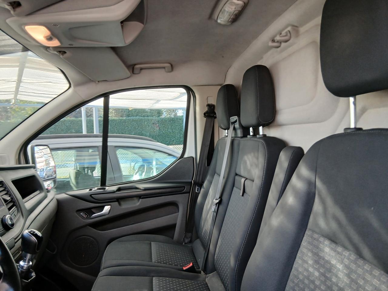 Ford Transit Custom 2.0d Hybrid Diesel tuo a € 199 mese