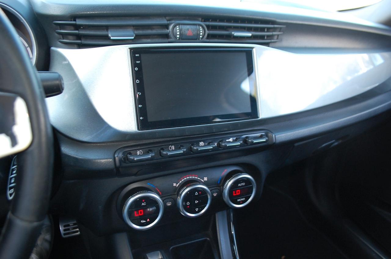 Alfa Romeo Giulietta 1.6 jtdm 105CV Distinctive Uff Italy Clima Lega USB