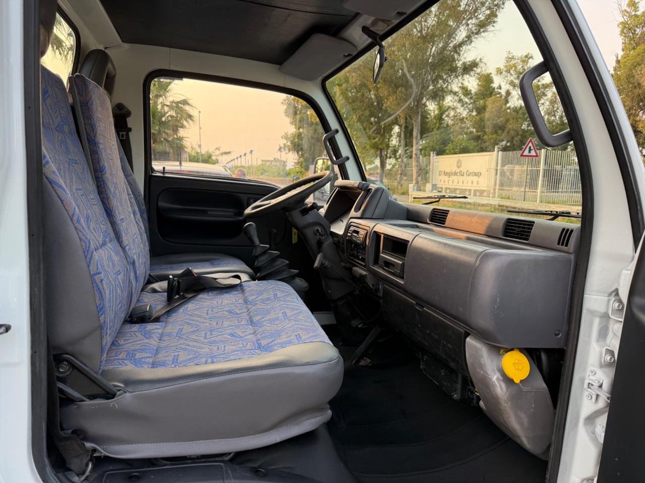 Nissan Cabstar 110 ribaltabile trilaterale