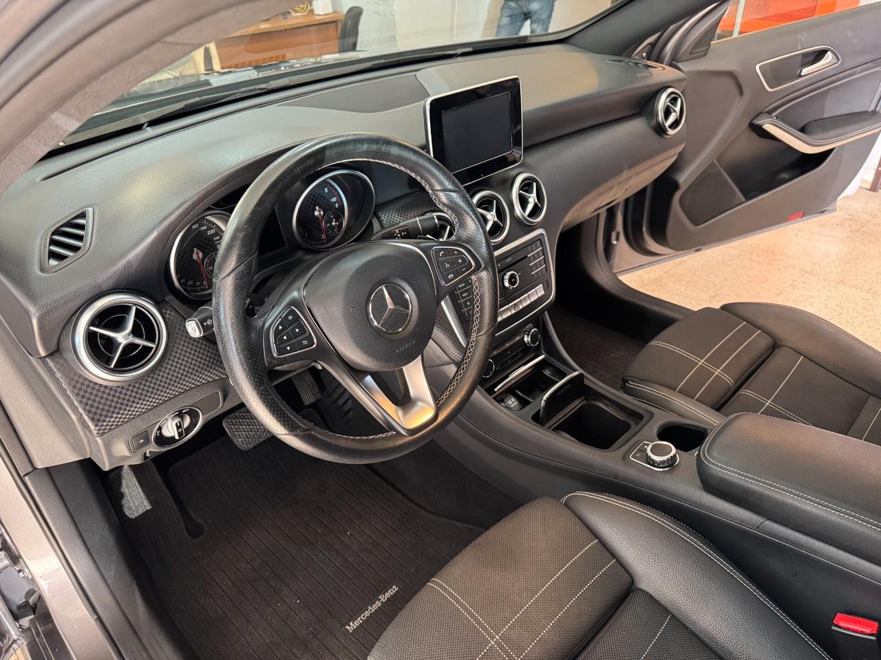 Mercedes-benz A 180 d Automatic Premium NAVI-LED