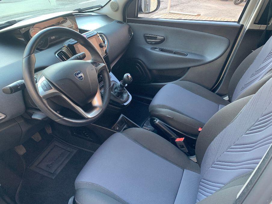 Lancia Ypsilon 1.0 FireFly 5 porte S&S Hybrid Ecochic Gold