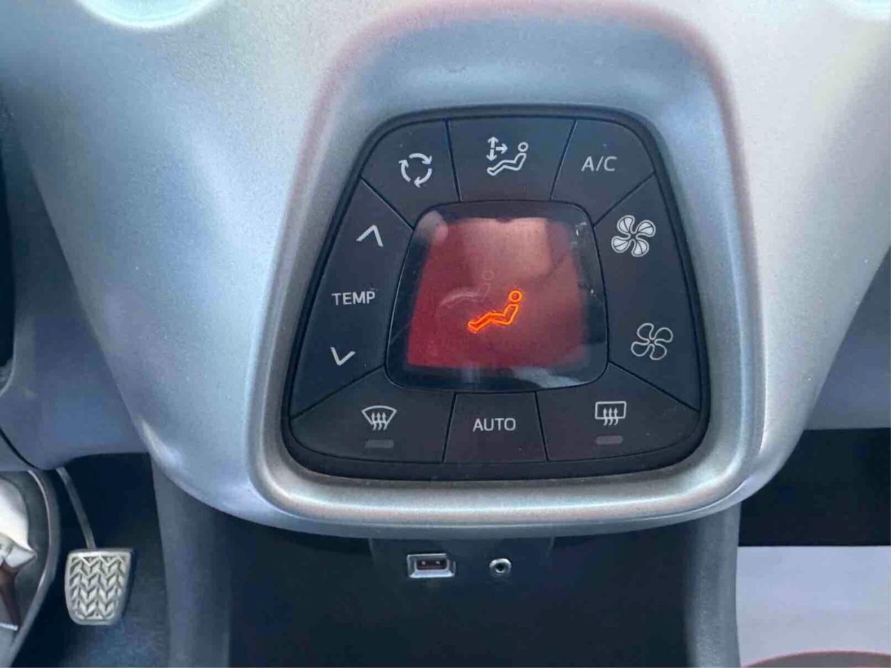 Toyota Aygo 1.0 VVT-i 69 CV 5 porte x-play