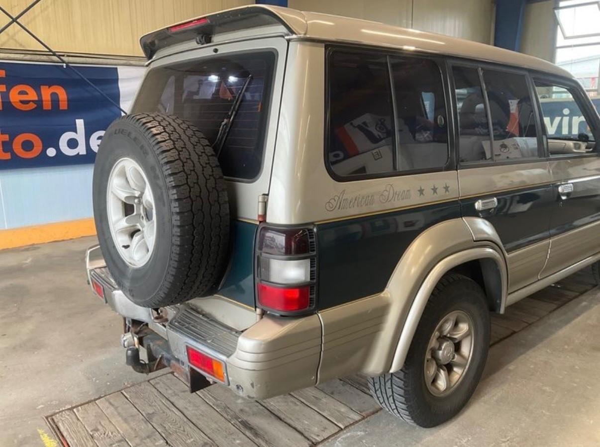 Mitsubishi Pajero 3.0 V6 AMERICAN DREAM Book Service Limited Edition
