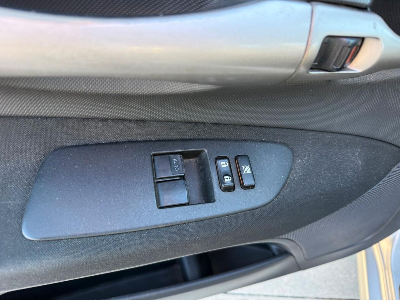 Toyota Auris 5p 1.4 Sol UNICO-PR 96.000 KM