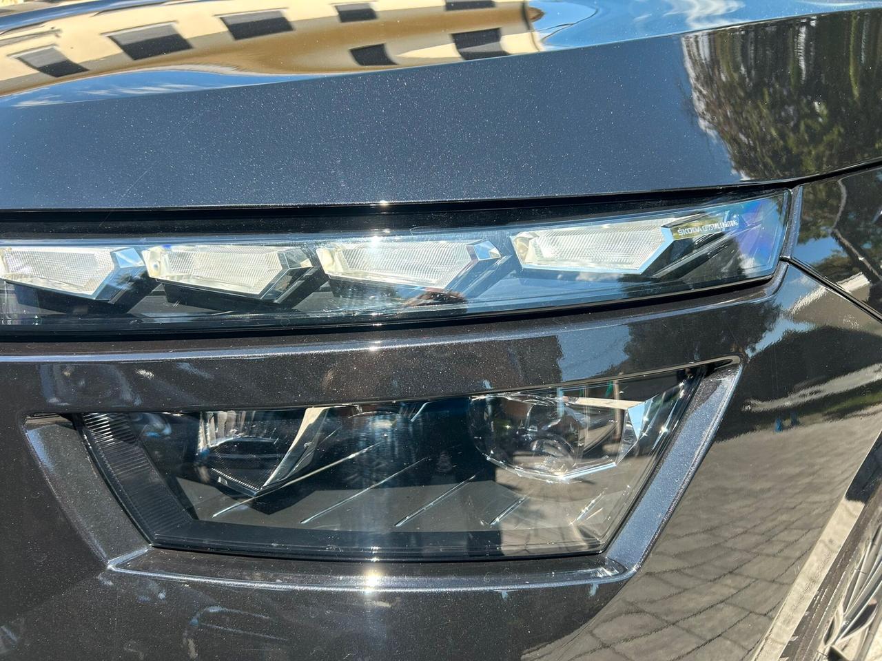 Skoda Kamiq 1.0 TSI Black Dots FARI LED - CERCHI 17" - RETROCAMERA